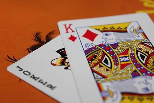 「ポーカー 役 ワイルドカードの魅力と戦略」